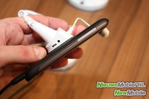HTC Desire side